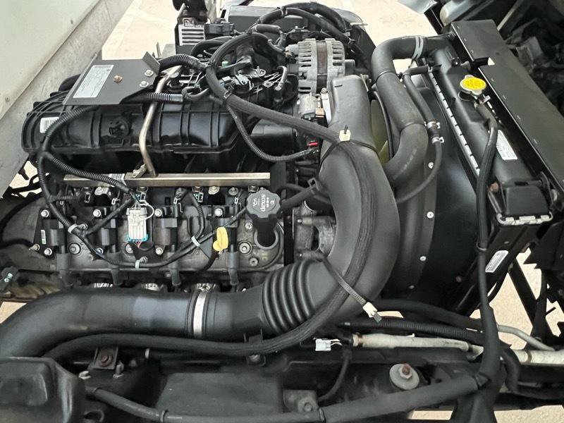 Used 2018 Isuzu NPR RWD image 19