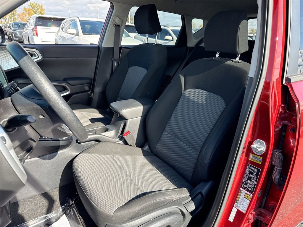 Used 2020 Kia Soul LX image 11