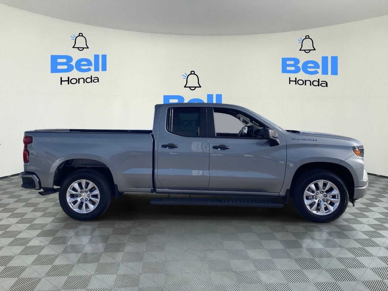 Used 2025 Chevrolet Silverado 1500 Custom image 5