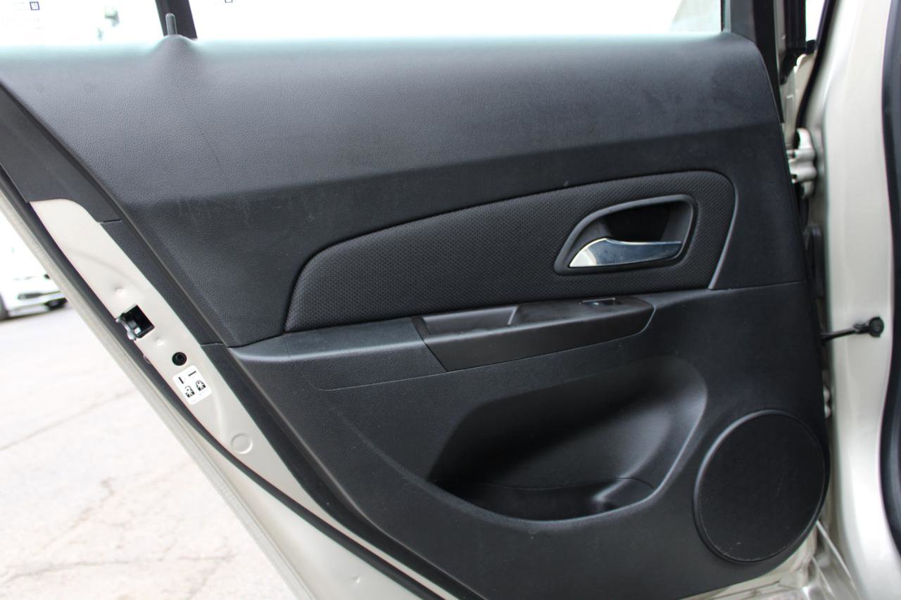 Used 2015 Chevrolet Cruze LT image 40