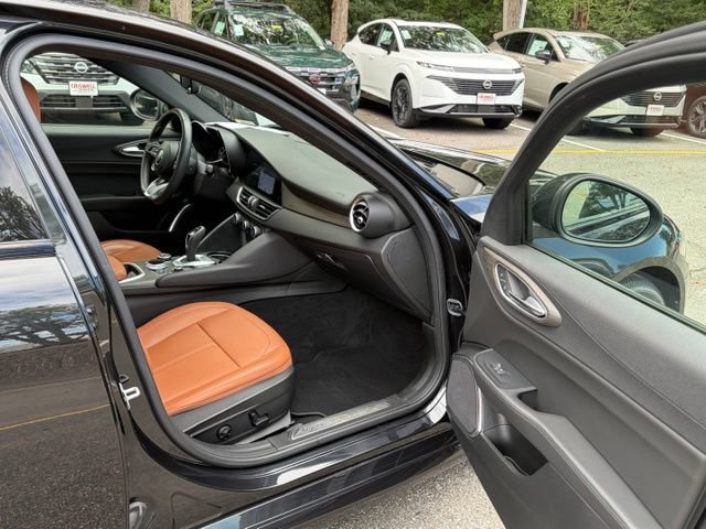 Used 2023 Alfa Romeo Giulia Ti AWD/4WD image 37