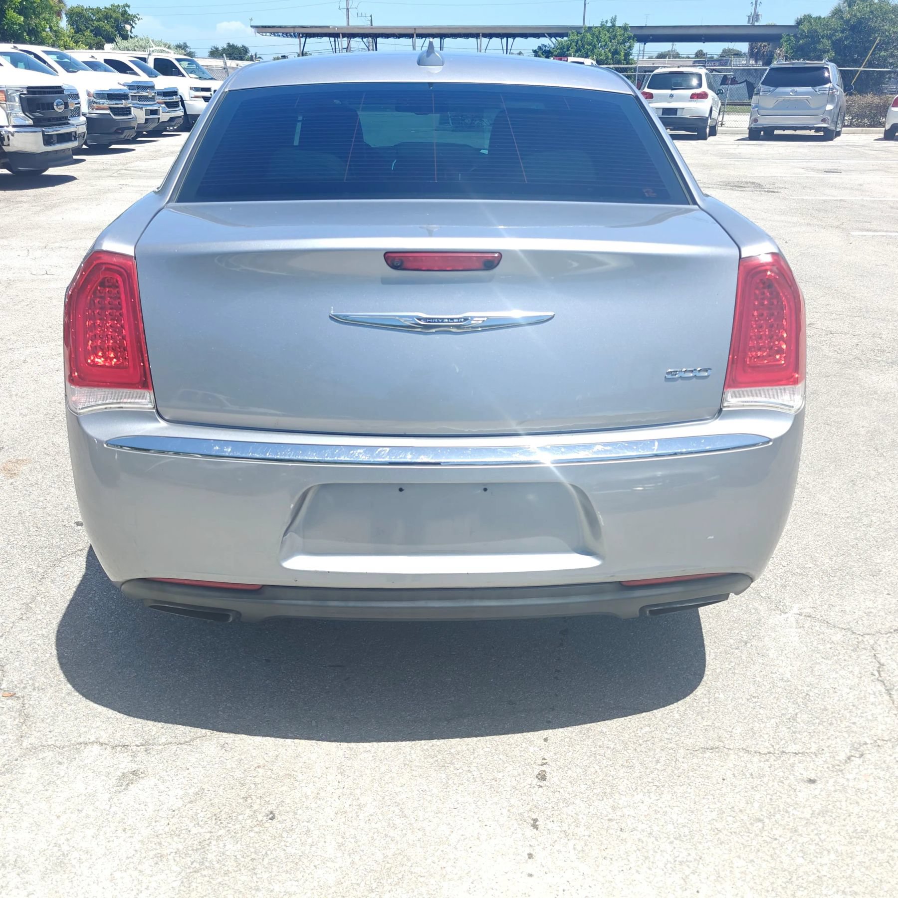 Used 2018 Chrysler 300 Limited RWD image 6