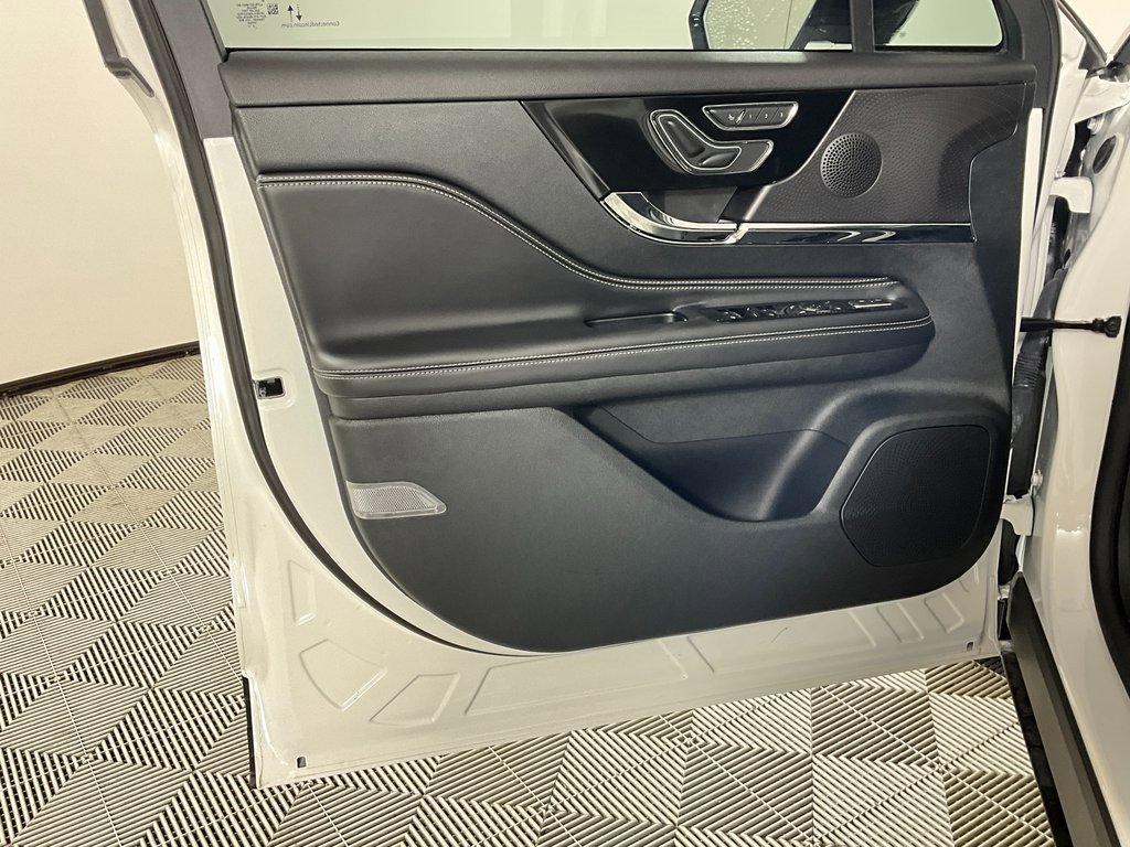 Used 2025 Lincoln Corsair FWD w/ Equipment Group 101A image 18