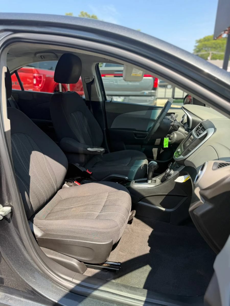 Used 2019 Chevrolet Sonic LT FWD image 13