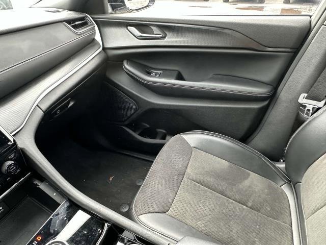 Certified 2023 Jeep Grand Cherokee Altitude image 31