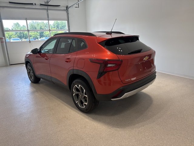 Certified 2024 Chevrolet Trax LT w/ LT Convenience Package image 4