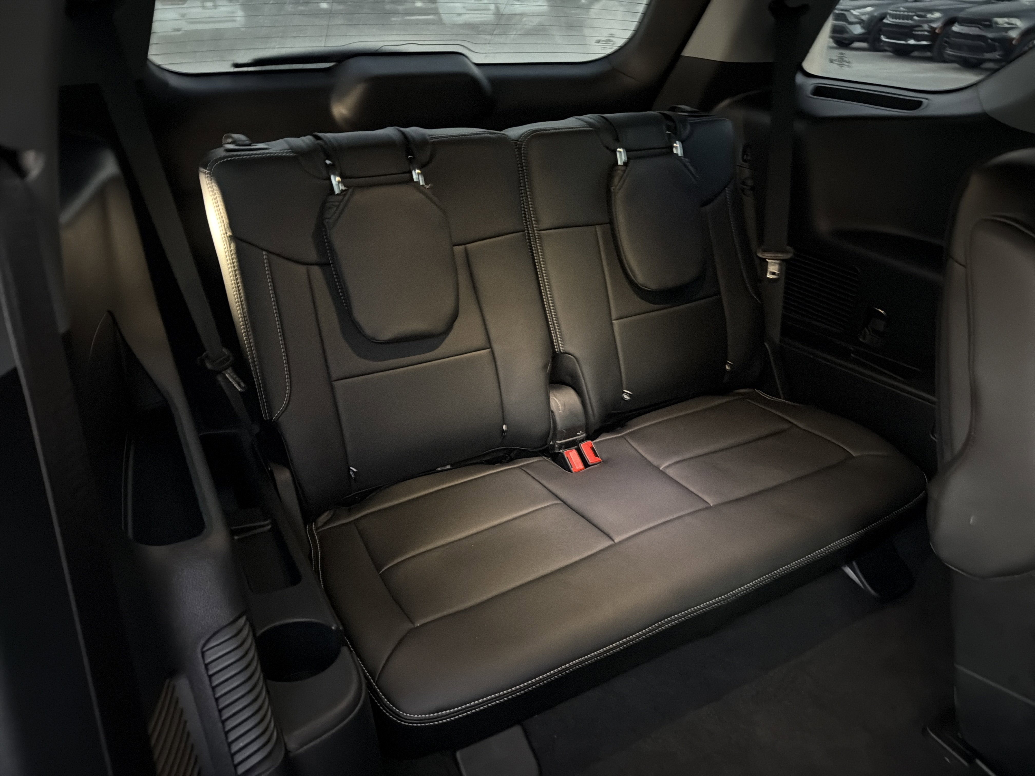 Used 2022 Ford Explorer XLT image 16