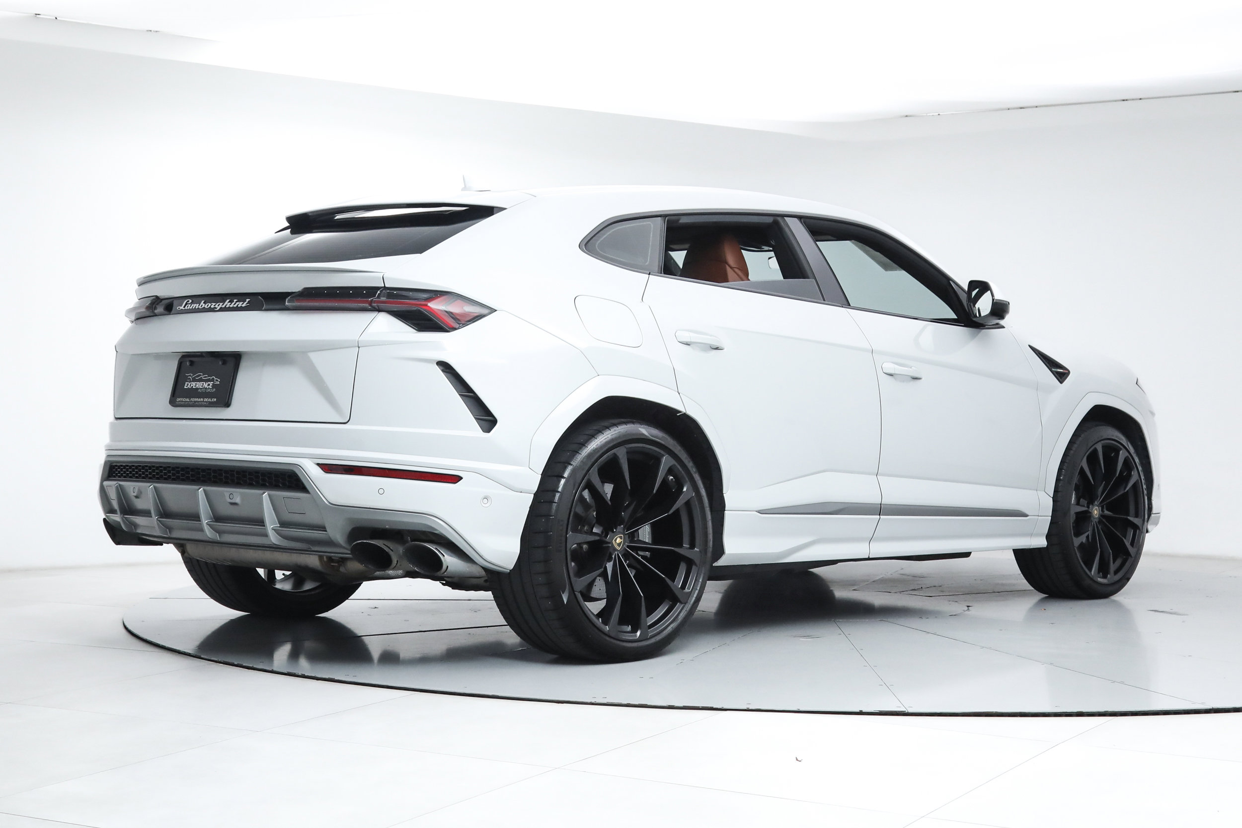 Used 2020 Lamborghini Urus AWD/4WD image 5