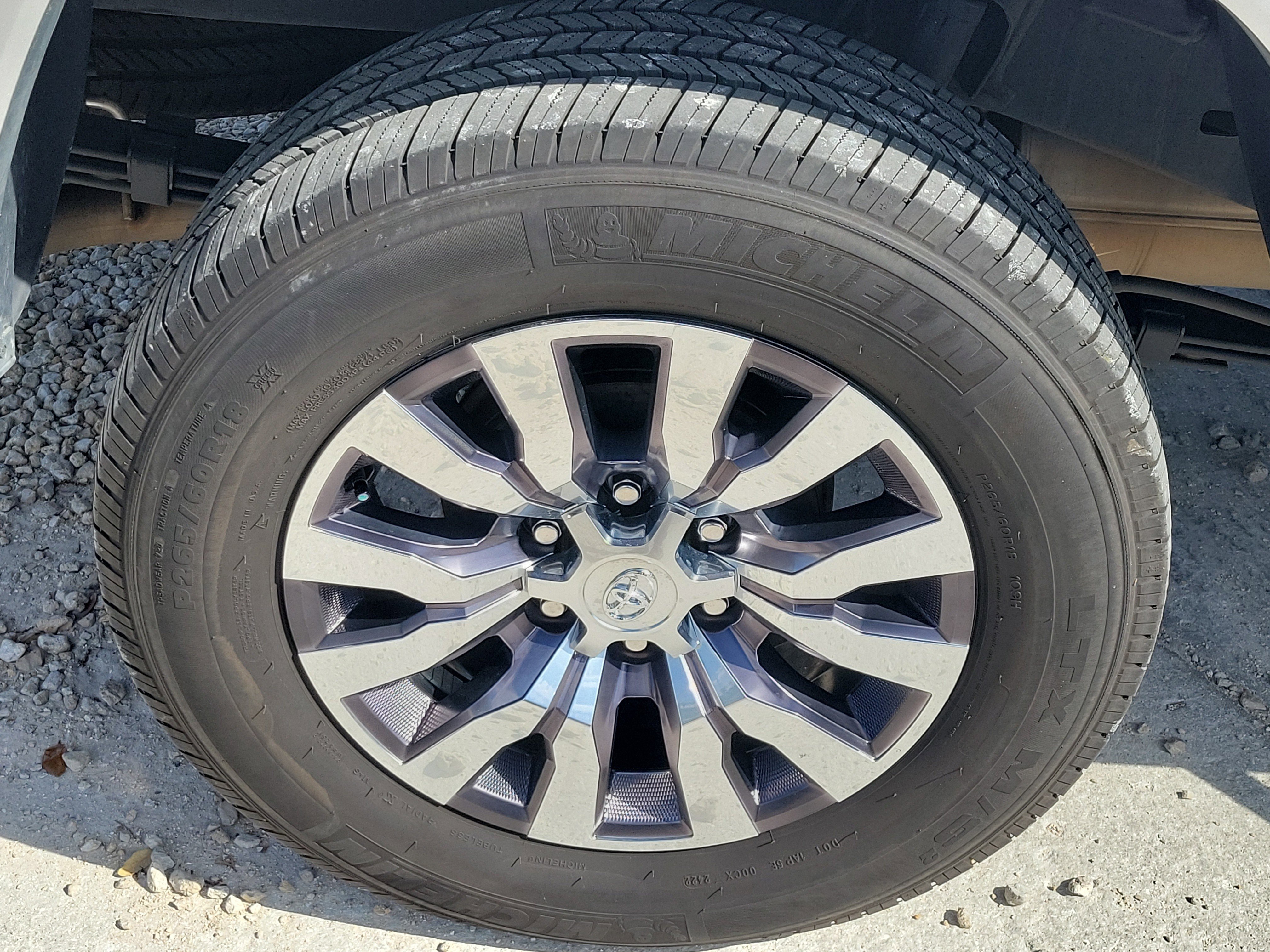 Used 2022 Toyota Tacoma Limited image 10