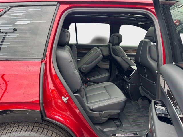 Certified 2026 Cadillac Vistiq Luxury w/ LPO, Floor Liner Package AWD/4WD image 17