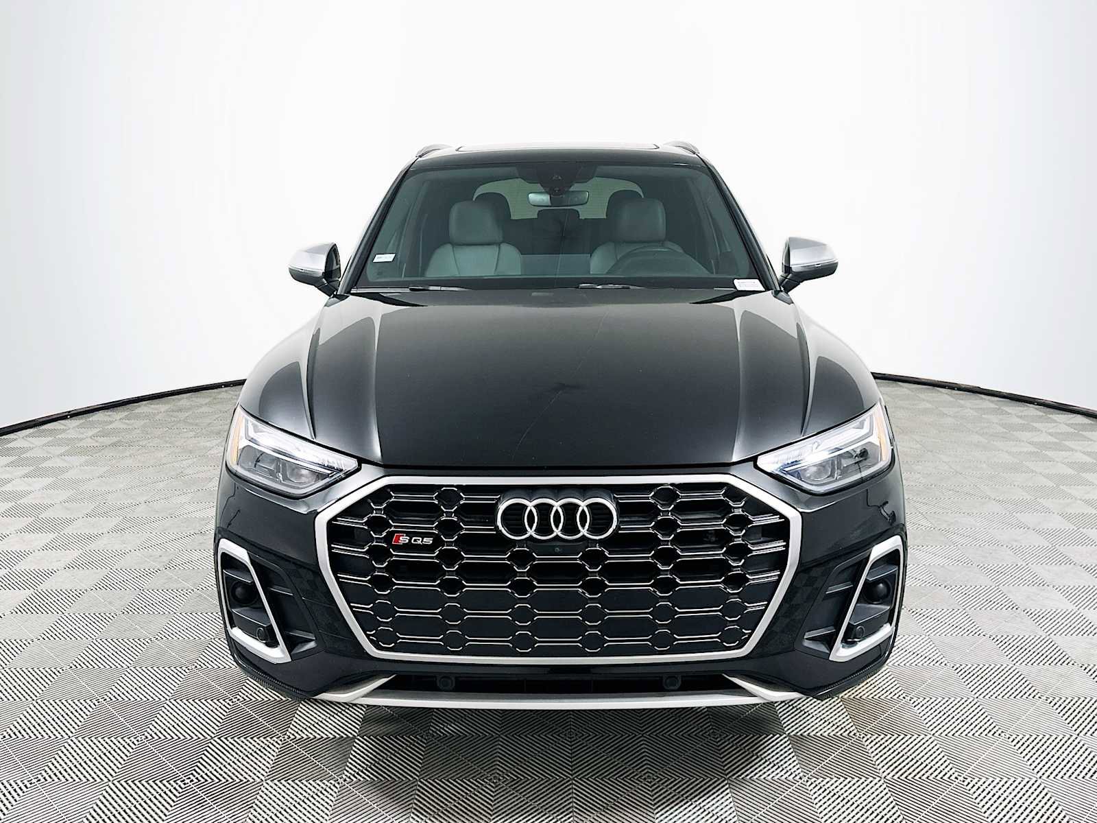 Used 2022 Audi SQ5 Premium Plus w/ Premium Plus Package image 2