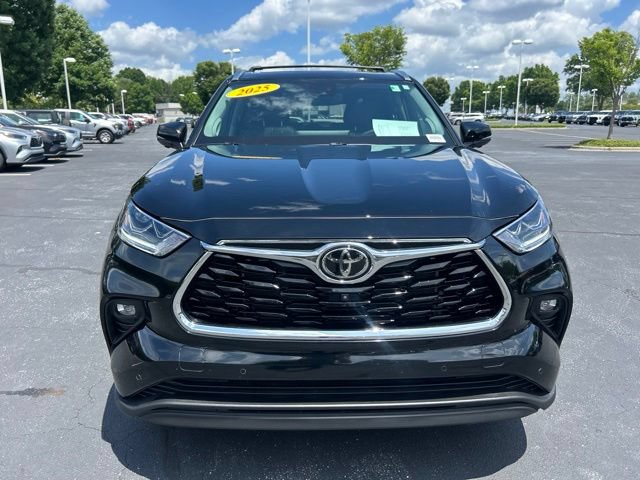 Used 2025 Toyota Highlander Limited AWD/4WD image 2