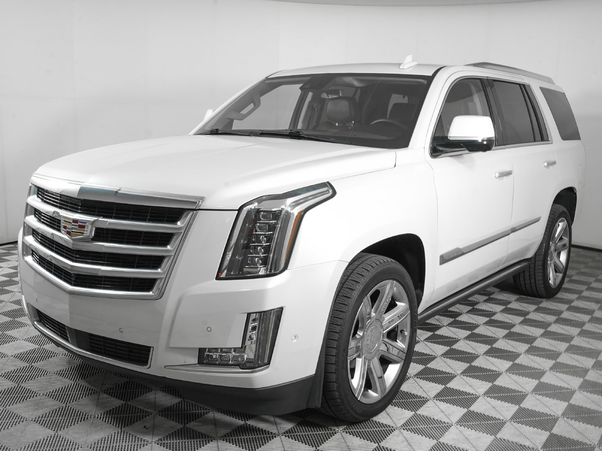 Used 2020 Cadillac Escalade Premium Luxury AWD/4WD image 8