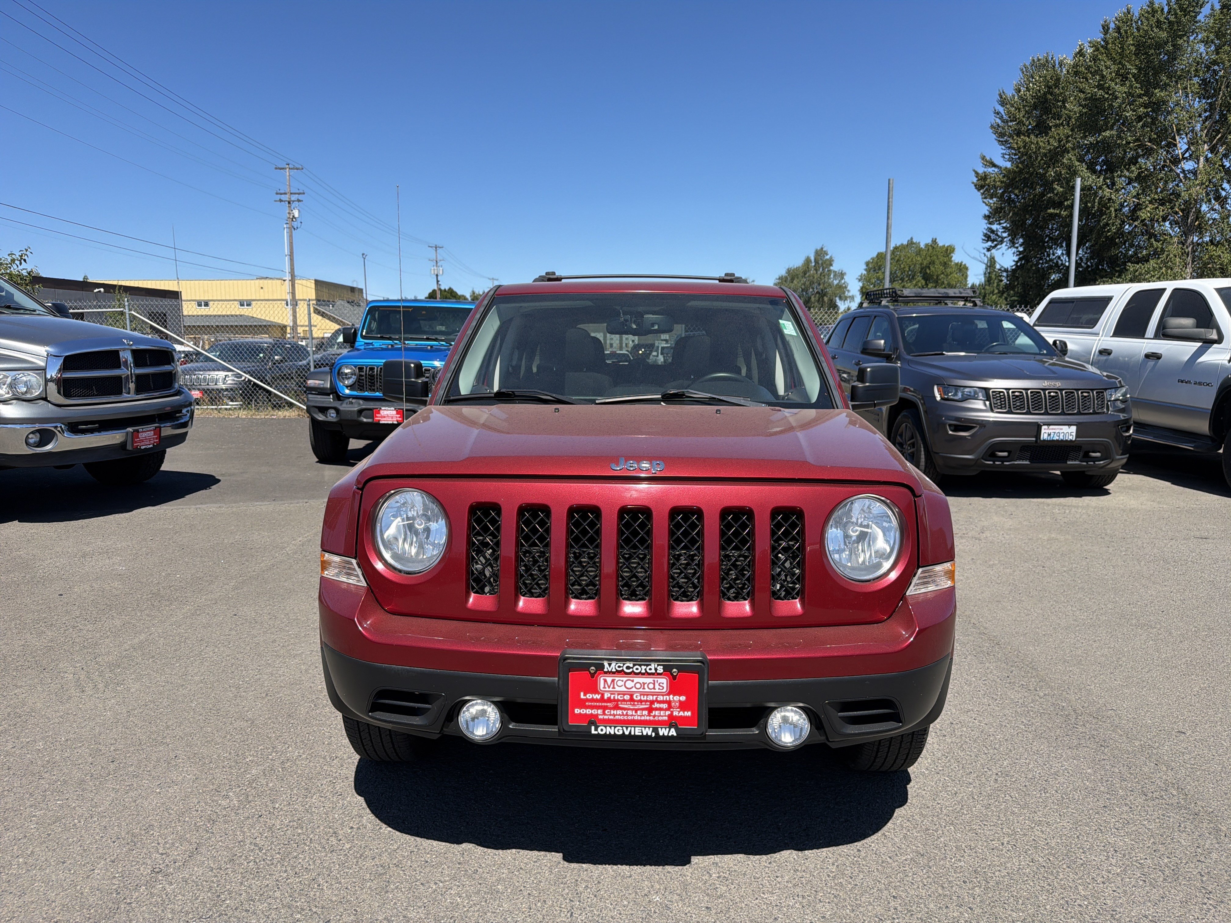 Used 2012 Jeep Patriot Latitude w/ Sun/Sound Group AWD/4WD image 8