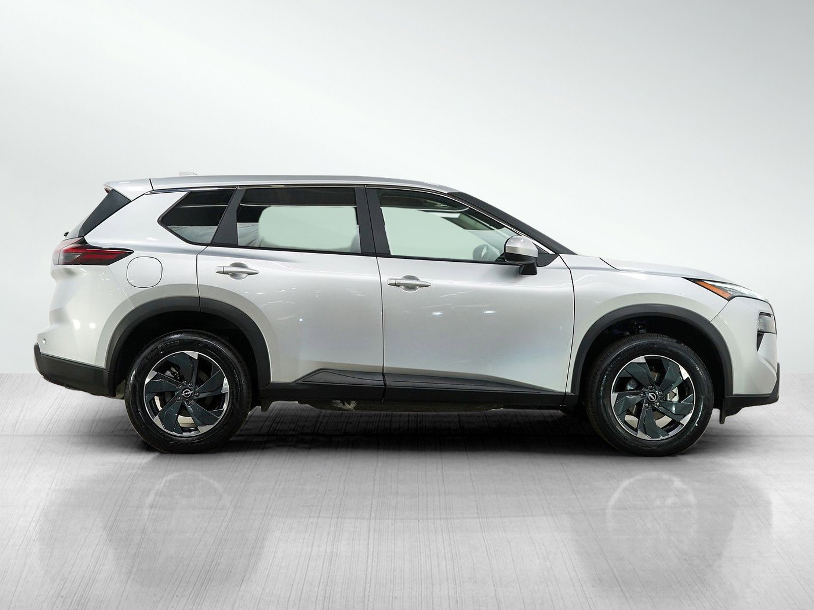 Used 2025 Nissan Rogue SV image 6