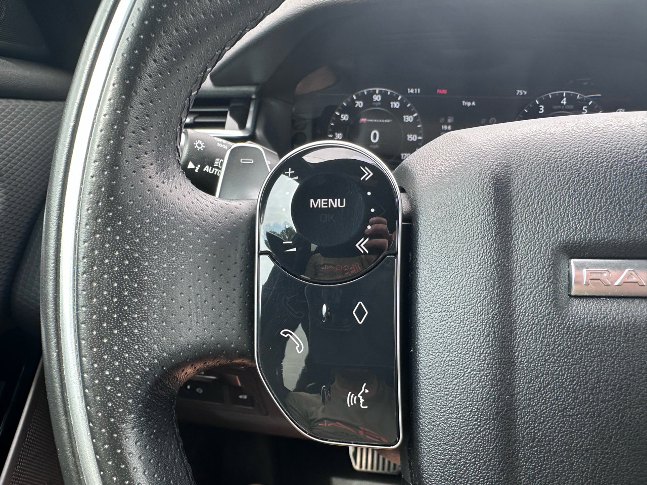Used 2018 Land Rover Range Rover Velar R-Dynamic SE image 20