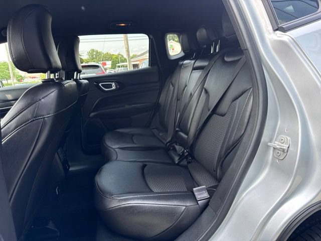 Used 2025 Jeep Compass Latitude w/ Convenience Group AWD/4WD image 15
