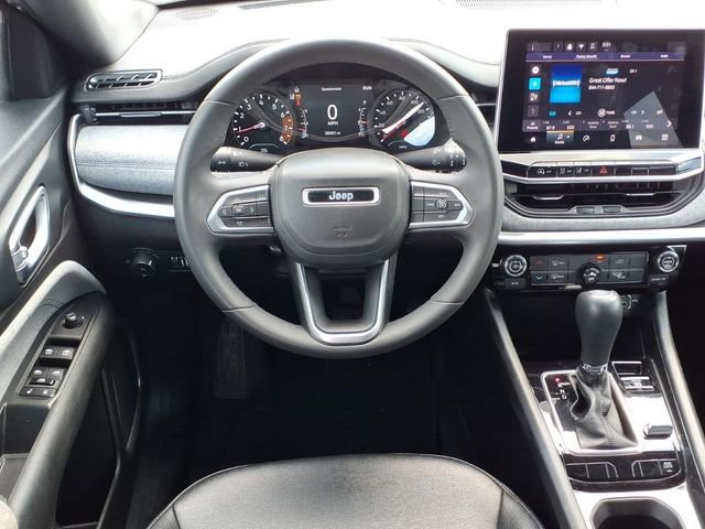 Used 2024 Jeep Compass Latitude image 4