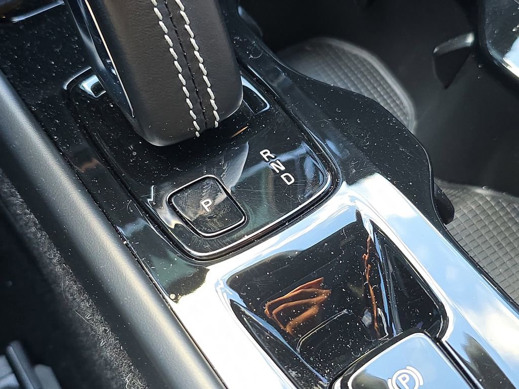 Used 2020 Volvo XC40 T5 R-Design w/ Protection Package Premier image 29