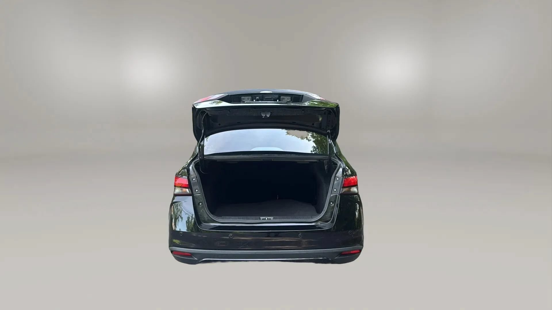 Used 2020 Nissan Versa SR w/ Convenience Package FWD image 8