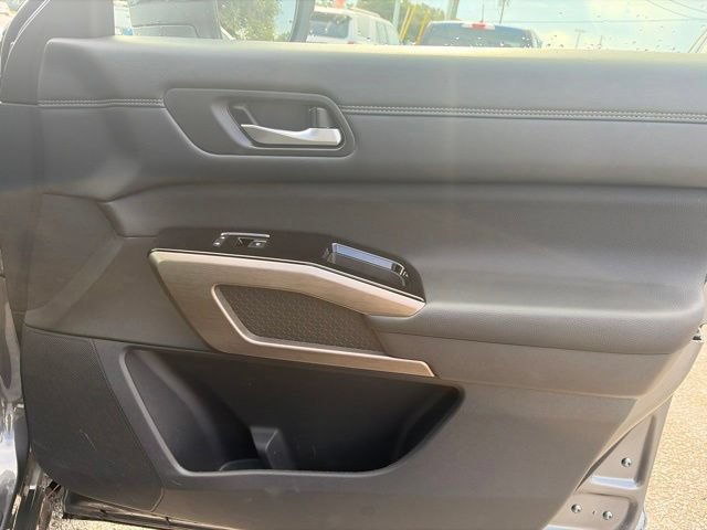 Used 2024 Nissan Pathfinder Platinum AWD/4WD image 14