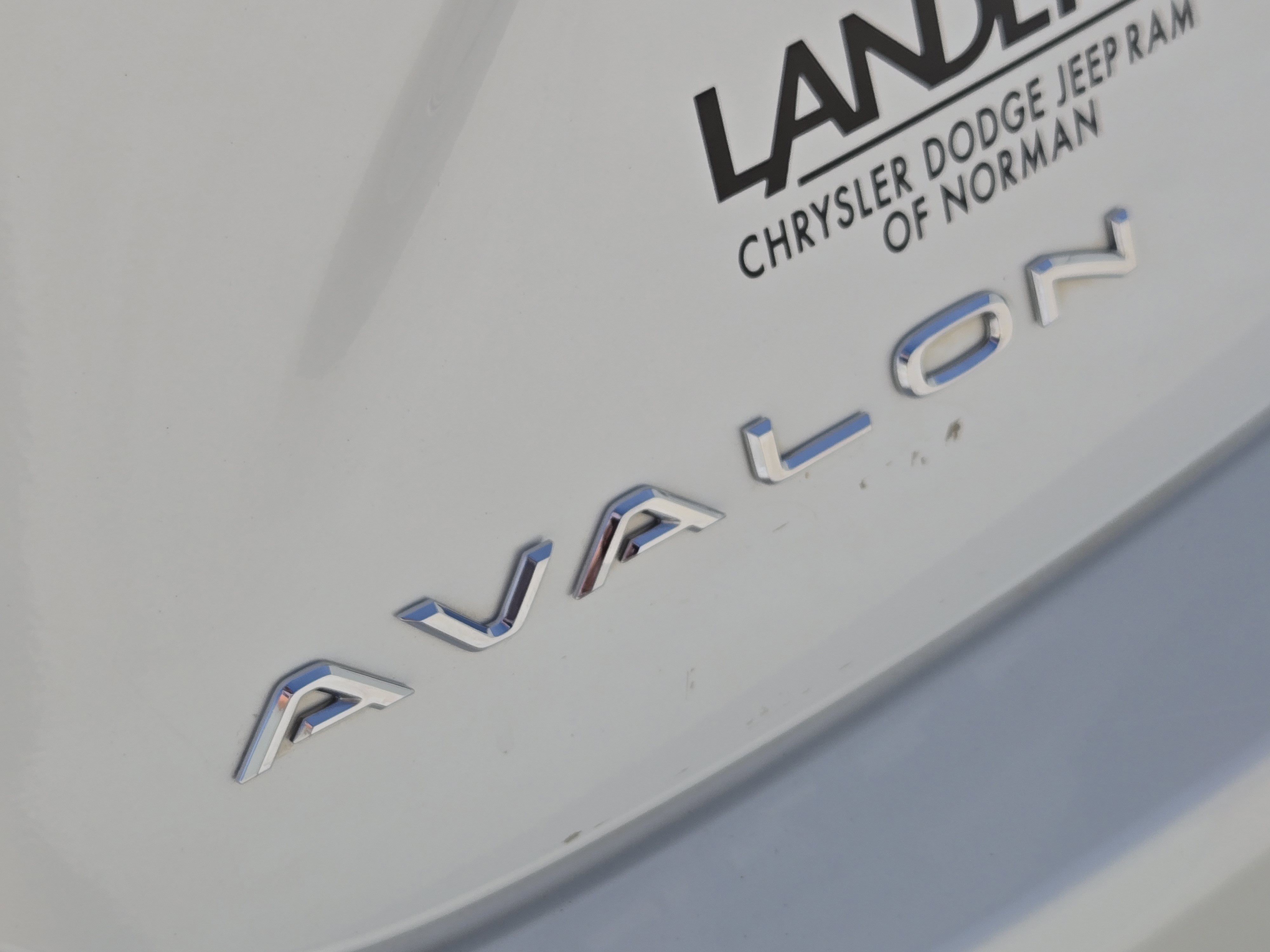 Used 2018 Toyota Avalon XLE Premium FWD image 12