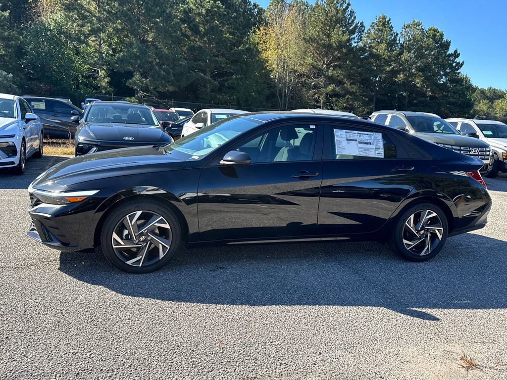 New 2025 Hyundai Elantra SEL image 2