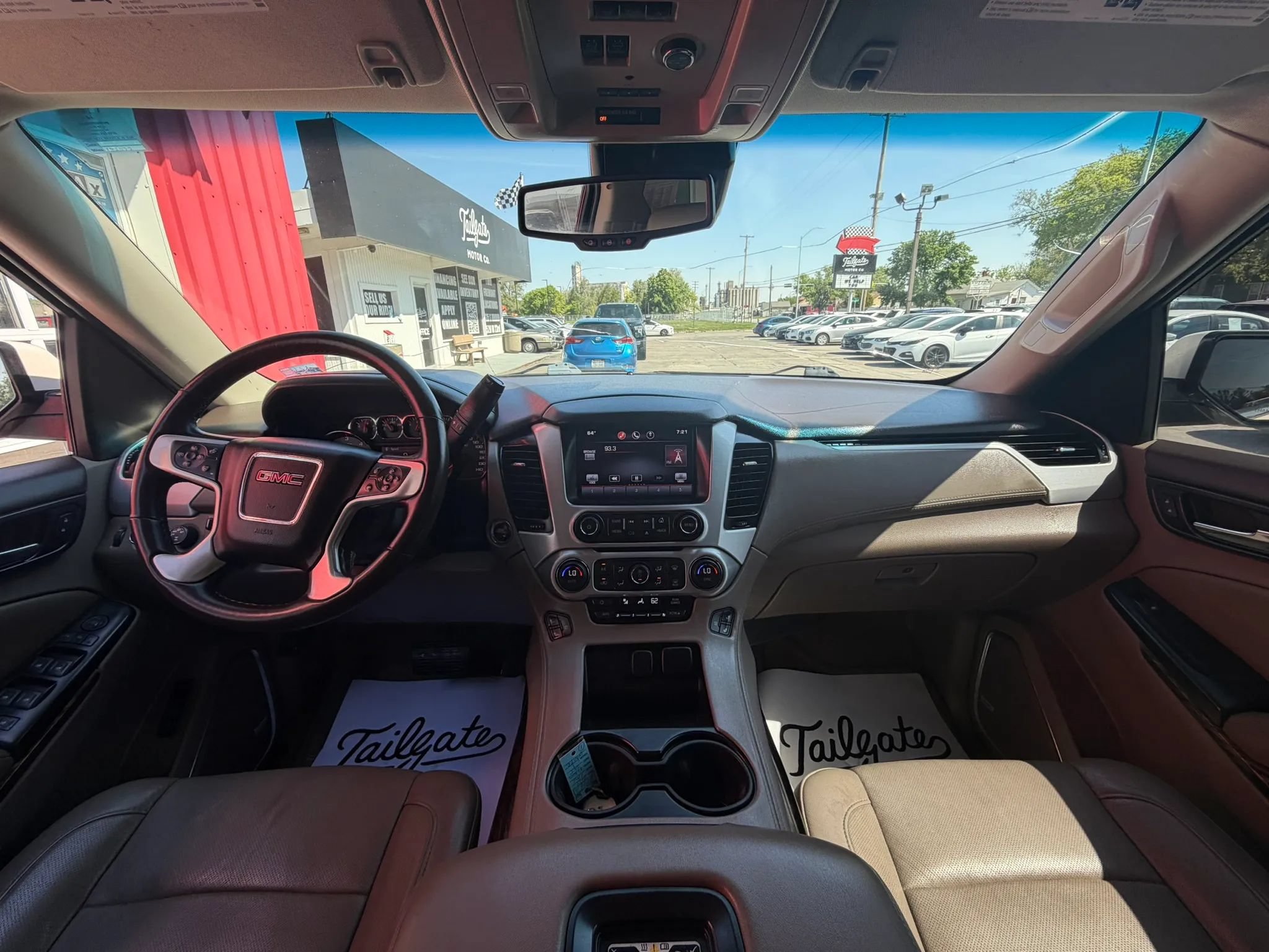 Used 2015 GMC Yukon XL SLT w/ Open Road Package AWD/4WD image 17
