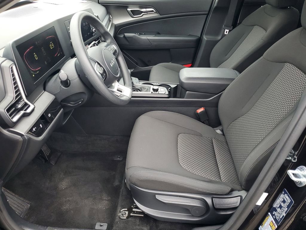 Used 2024 Kia Sportage LX image 5