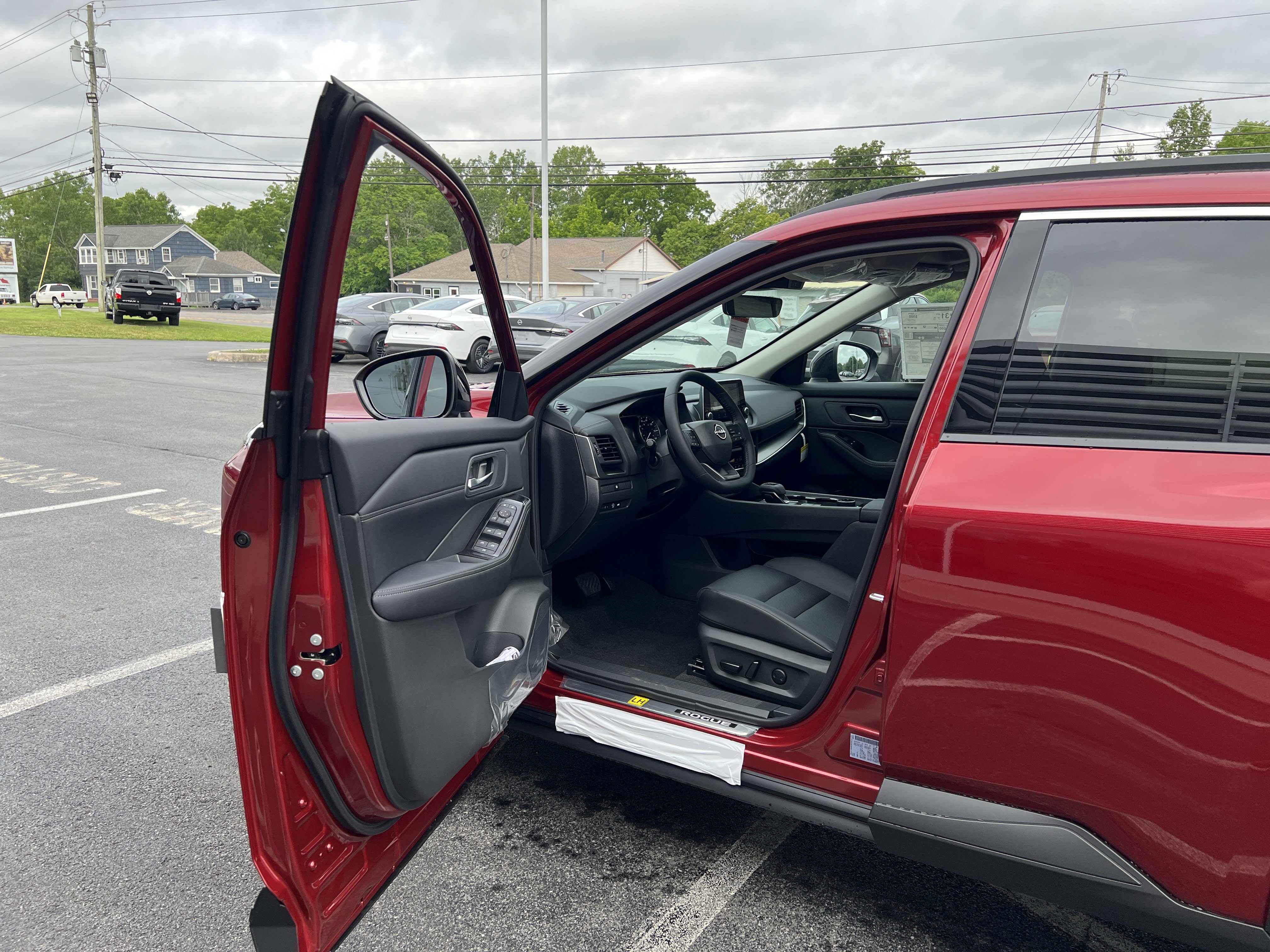 New 2026 Nissan Rogue Dark Armor AWD/4WD image 3