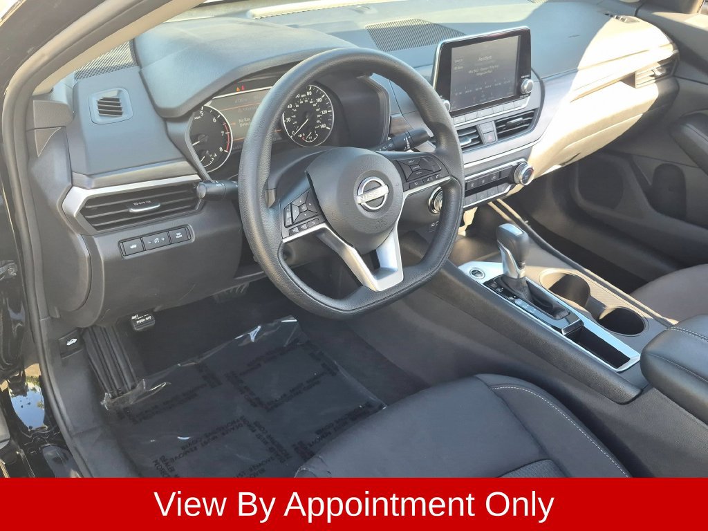 Used 2025 Nissan Altima 2.5 SV FWD image 11