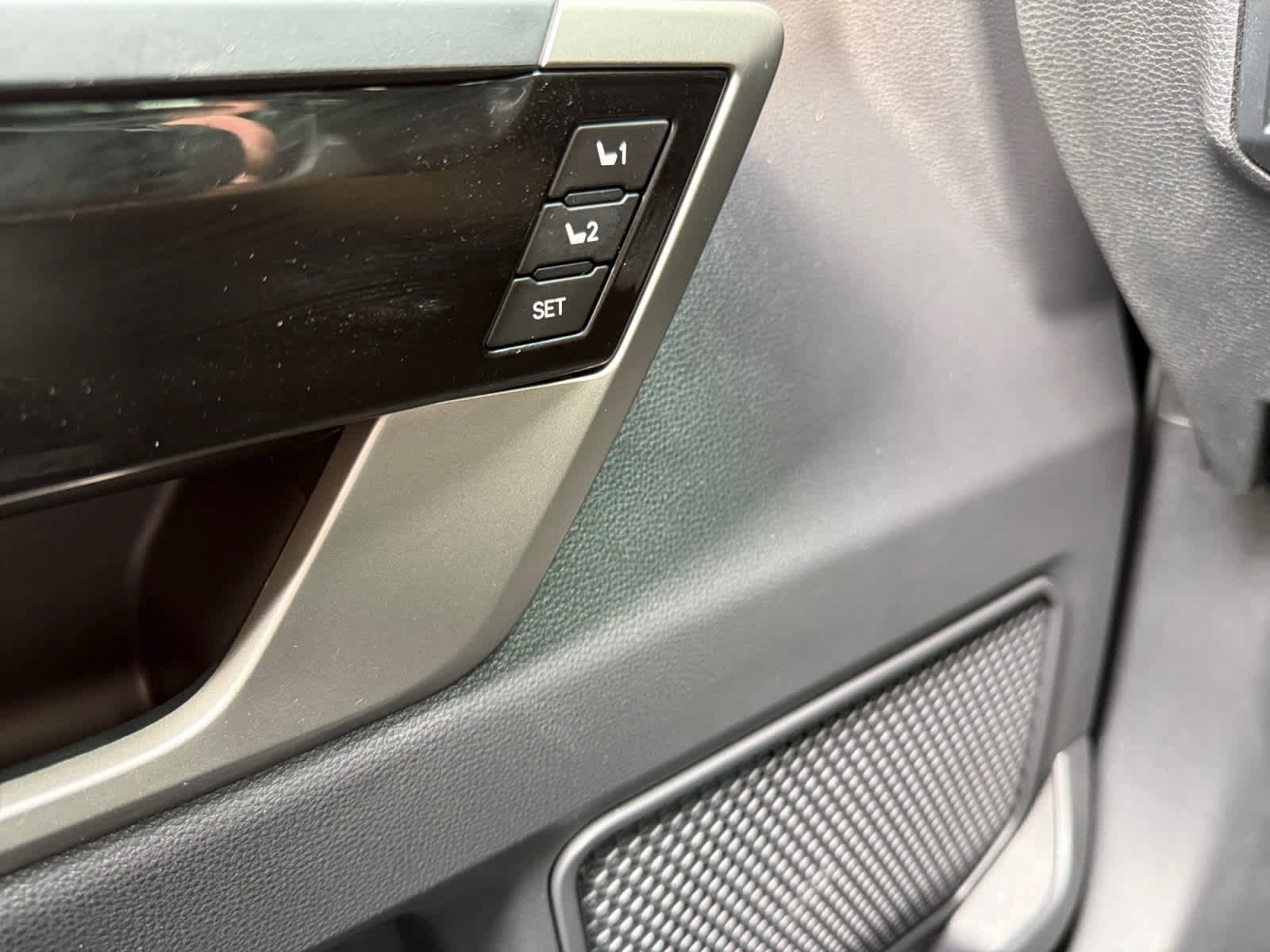 Used 2023 Toyota Sequoia Limited image 23