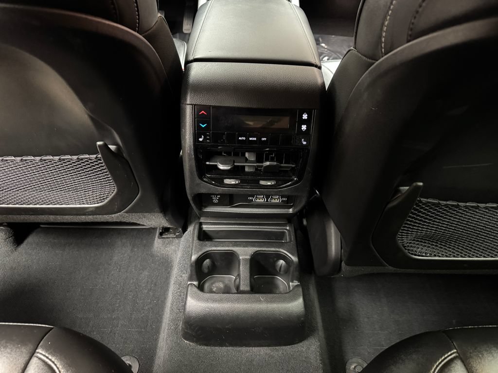 Used 2023 Jeep Grand Cherokee L Limited AWD/4WD image 11