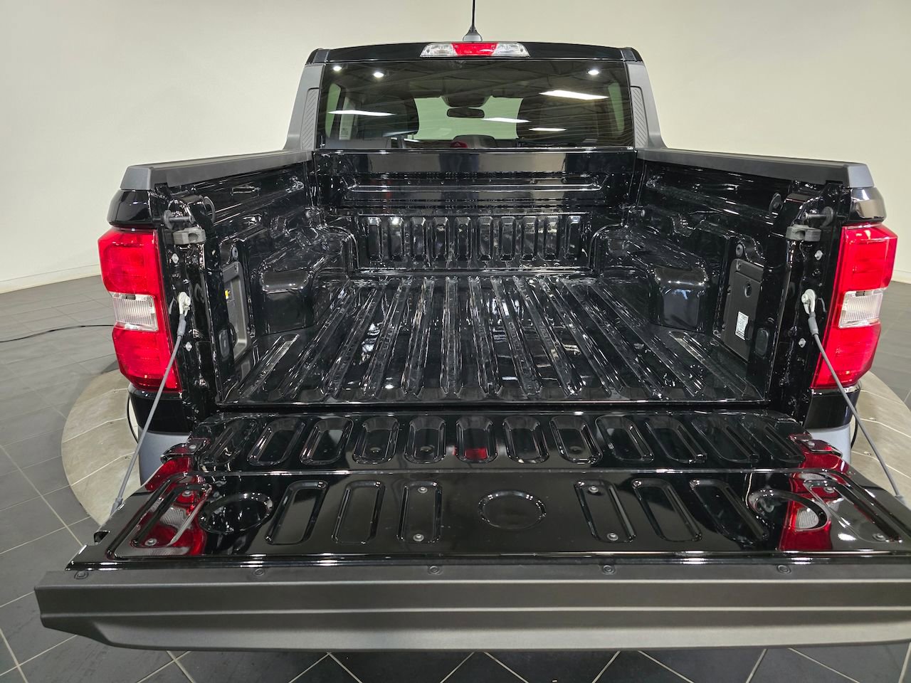 New 2025 Ford Maverick XLT w/ XLT Luxury Package image 8