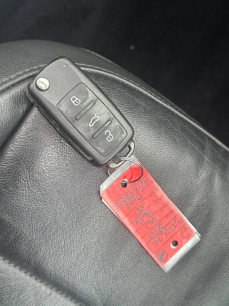 Used 2014 Volkswagen Beetle R-Line FWD image 32