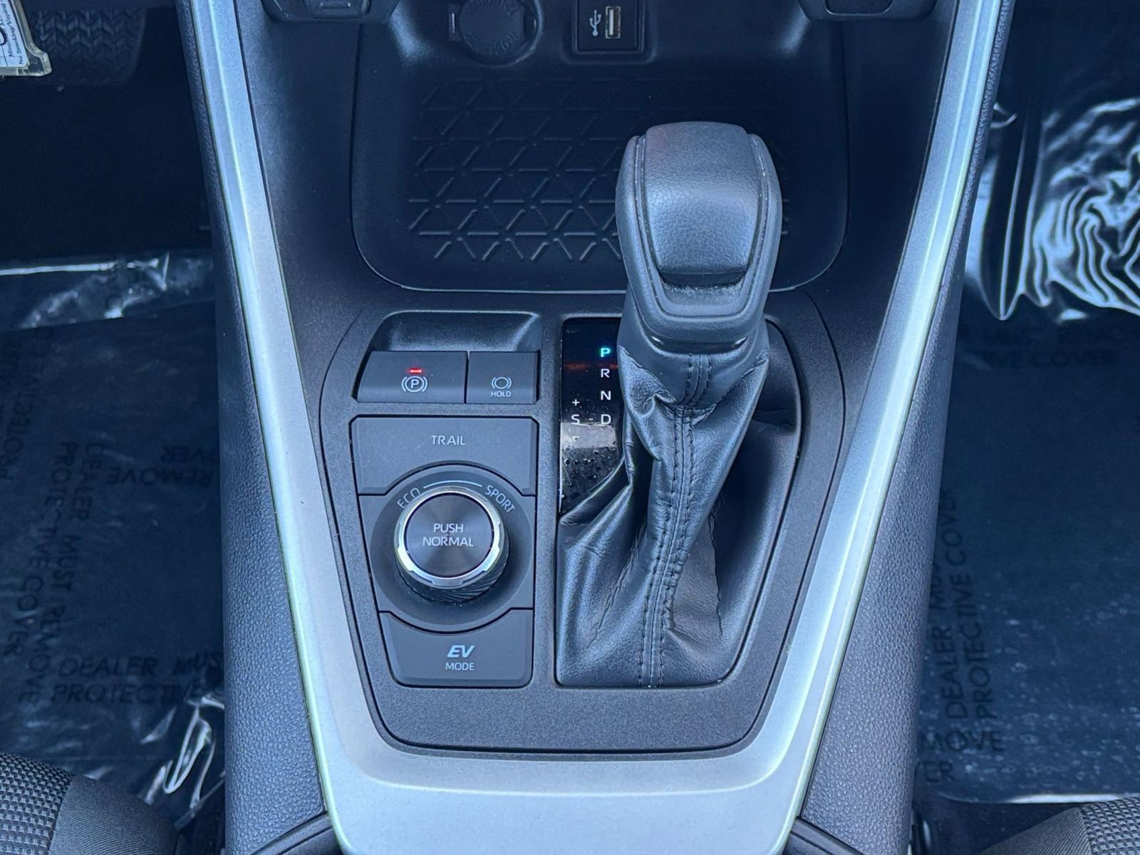 Used 2025 Toyota RAV4 LE image 37