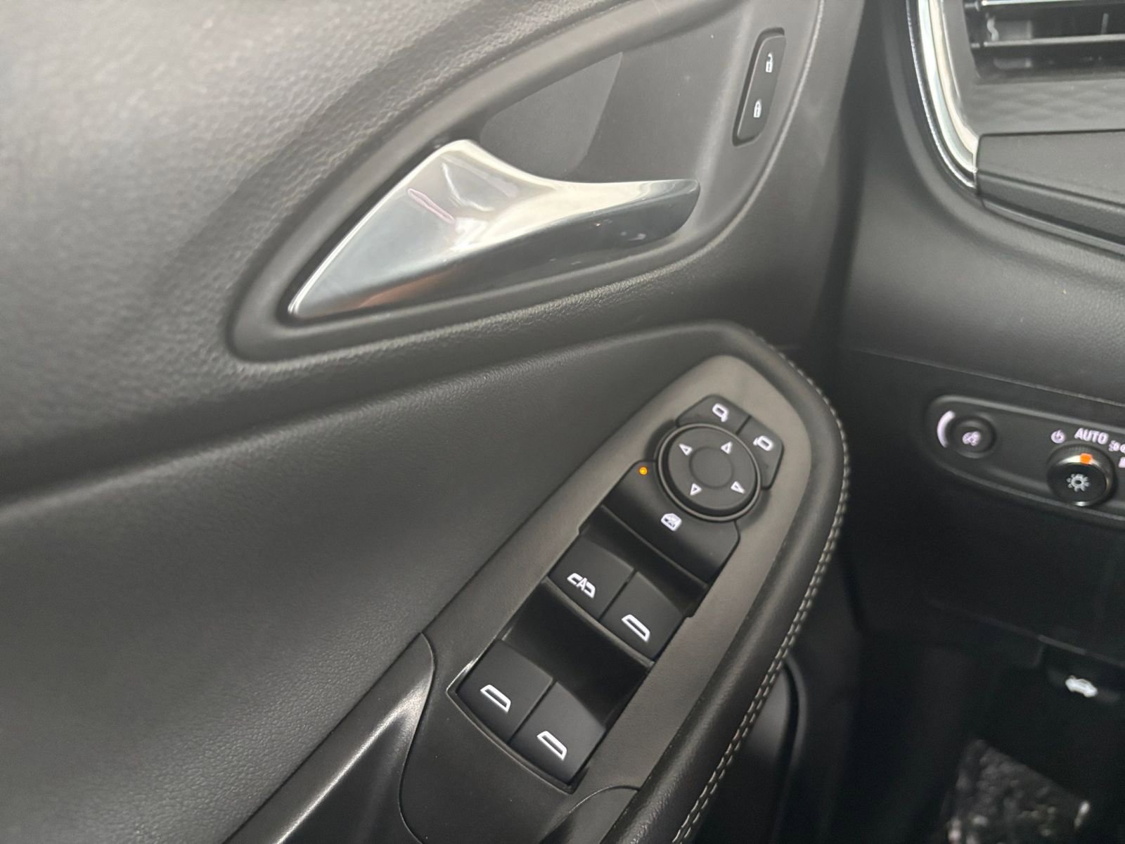 Used 2025 Buick Encore GX Preferred FWD image 18