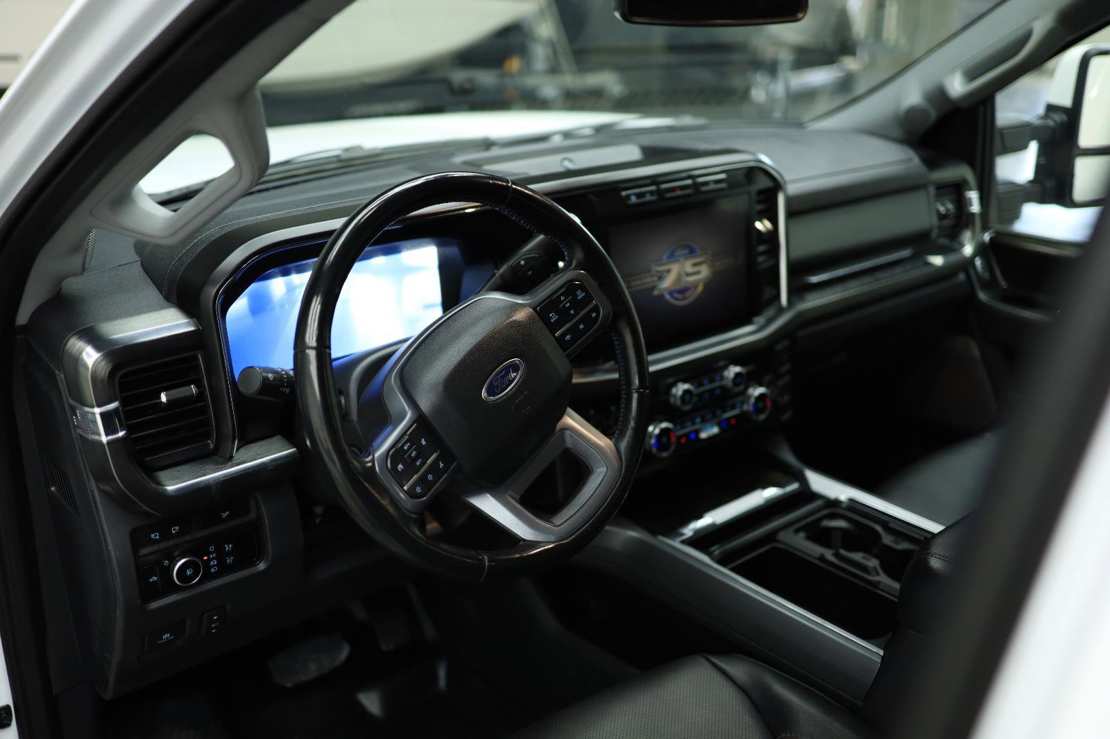 Used 2023 Ford F350 Lariat image 31