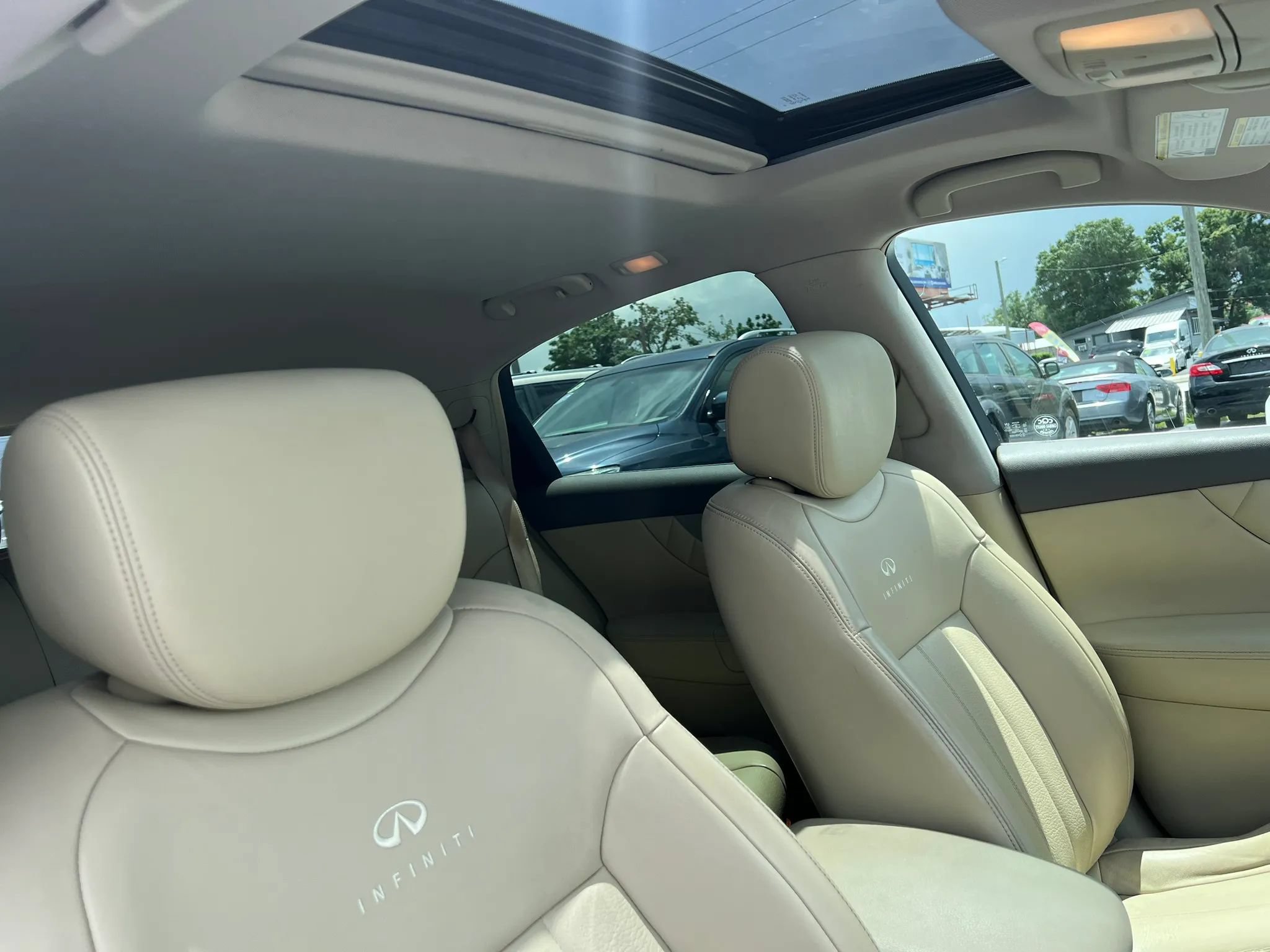 Used 2014 INFINITI QX70 AWD w/ Premium Package image 19