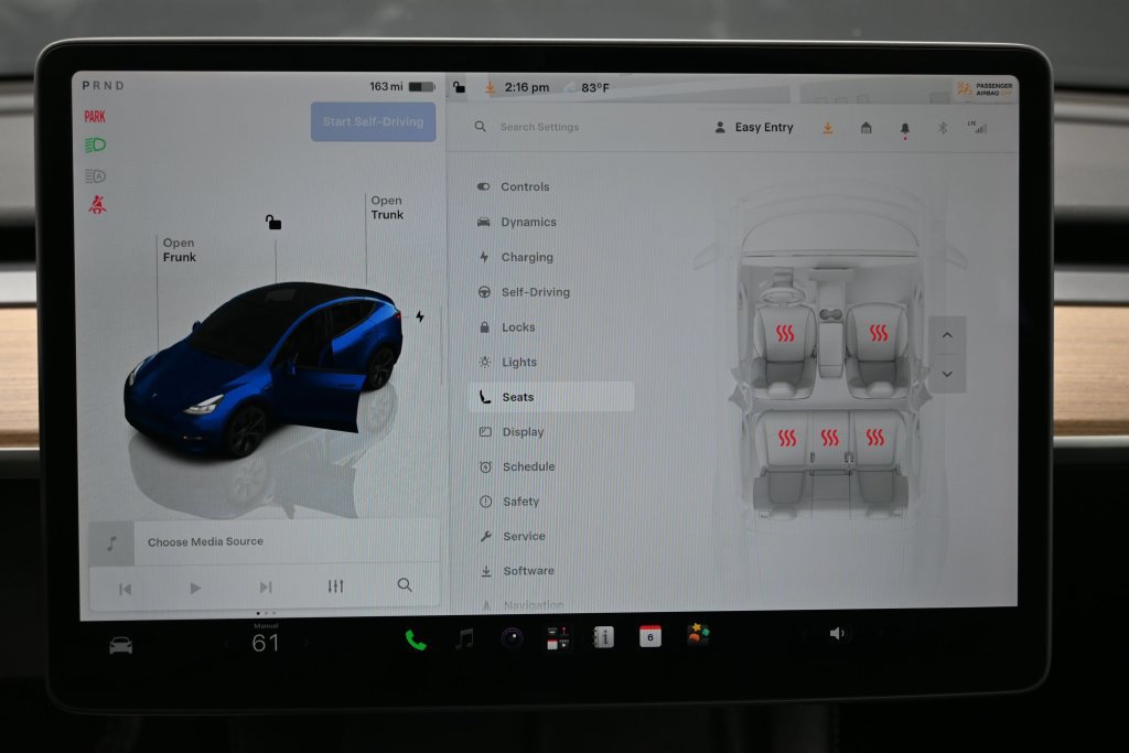 Used 2025 Tesla Model Y Long Range RWD image 26