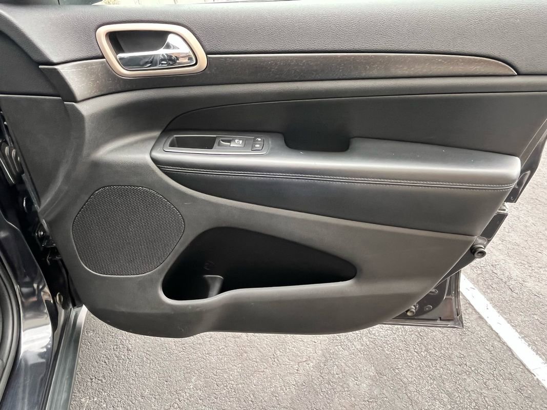 Used 2015 Jeep Grand Cherokee Laredo w/ Quick Order Package 23E image 22