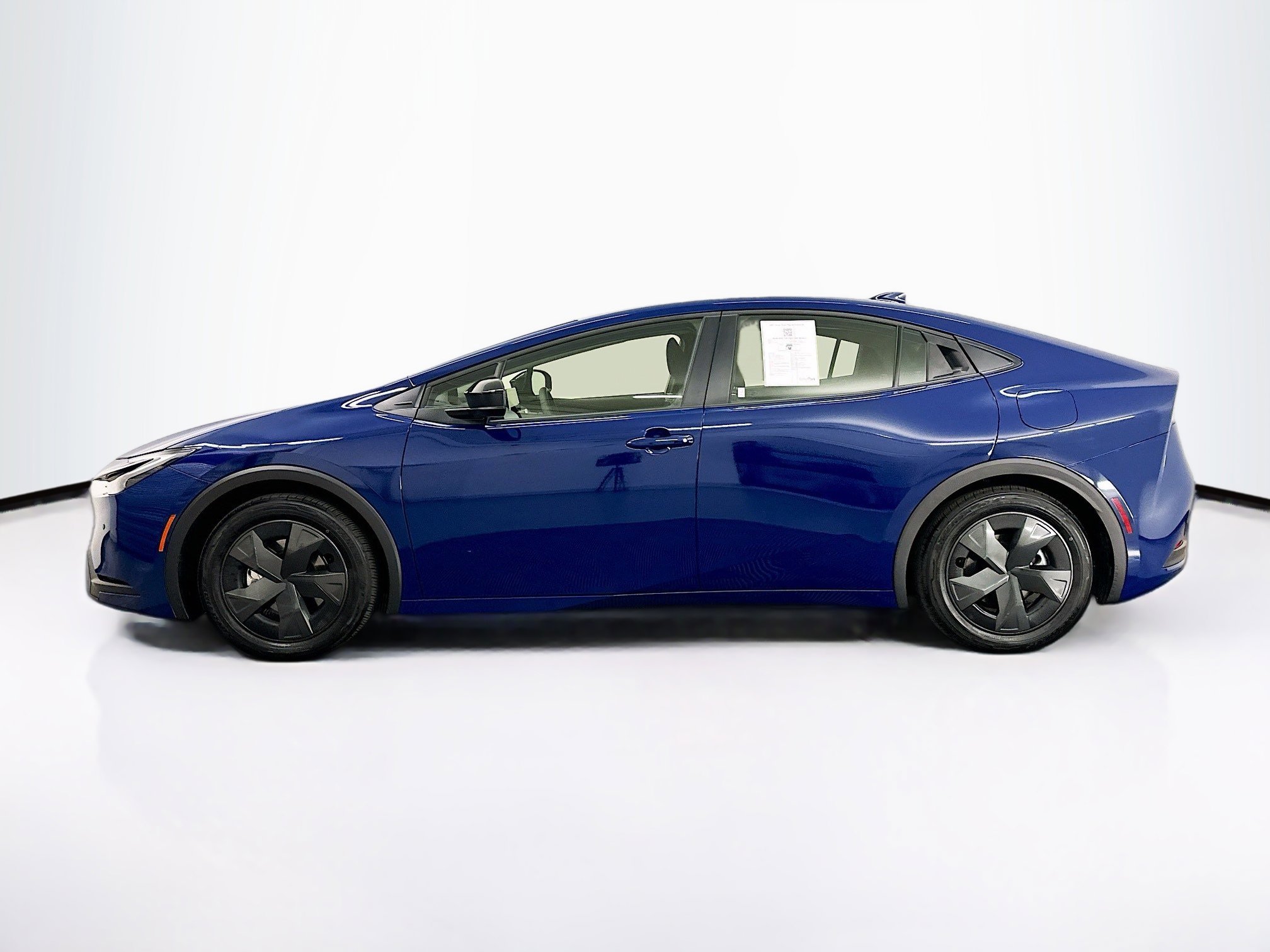 Used 2025 Toyota Prius Plug-In Hybrid image 4