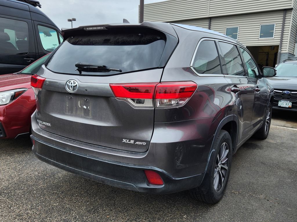 Used 2017 Toyota Highlander XLE image 9
