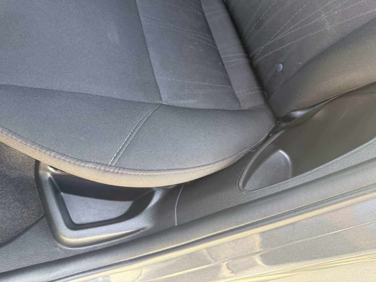 Used 2018 Ford Focus SE FWD image 19