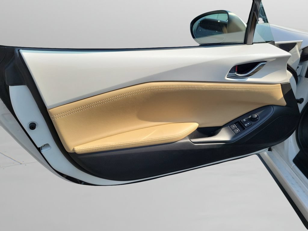 Used 2025 MAZDA MX-5 Miata Grand Touring RWD image 16