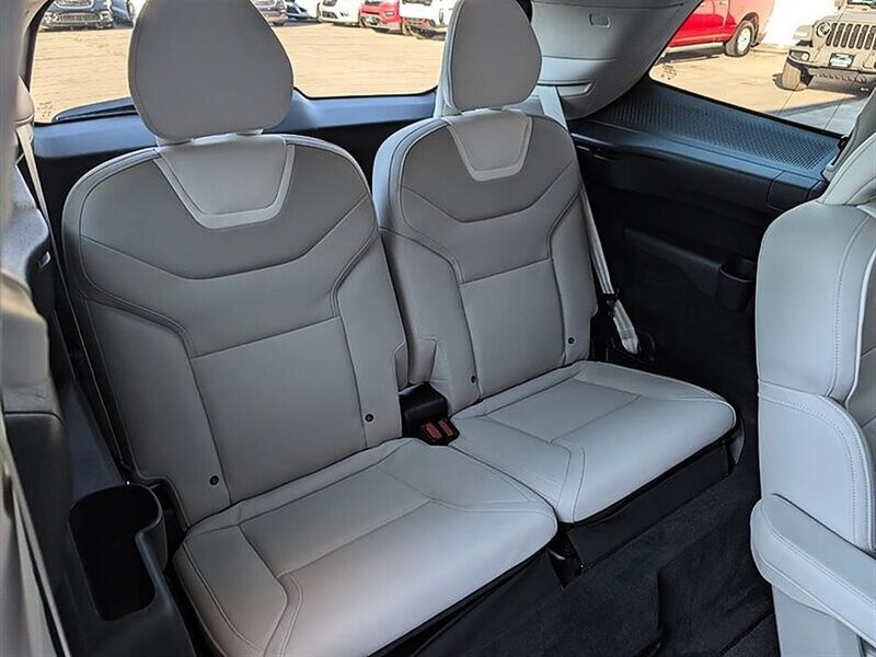 Used 2025 Volvo EX90 Ultra AWD/4WD image 31