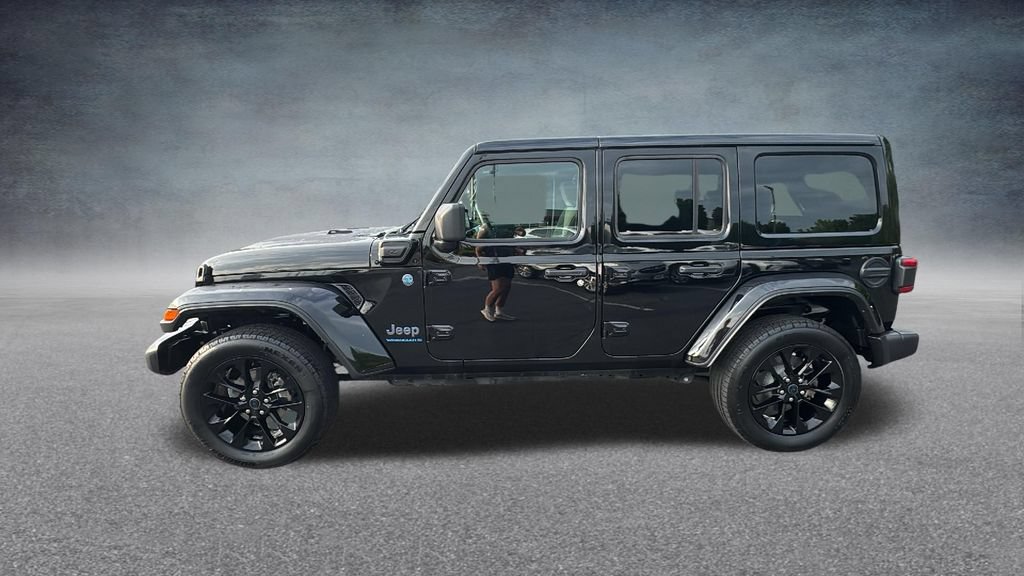 Used 2025 Jeep Wrangler Unlimited Sahara w/ Safety Group AWD/4WD image 8
