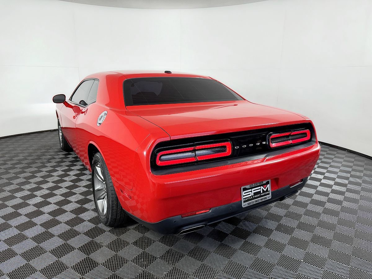 Used 2015 Dodge Challenger SXT w/ Driver Convenience Group RWD image 13
