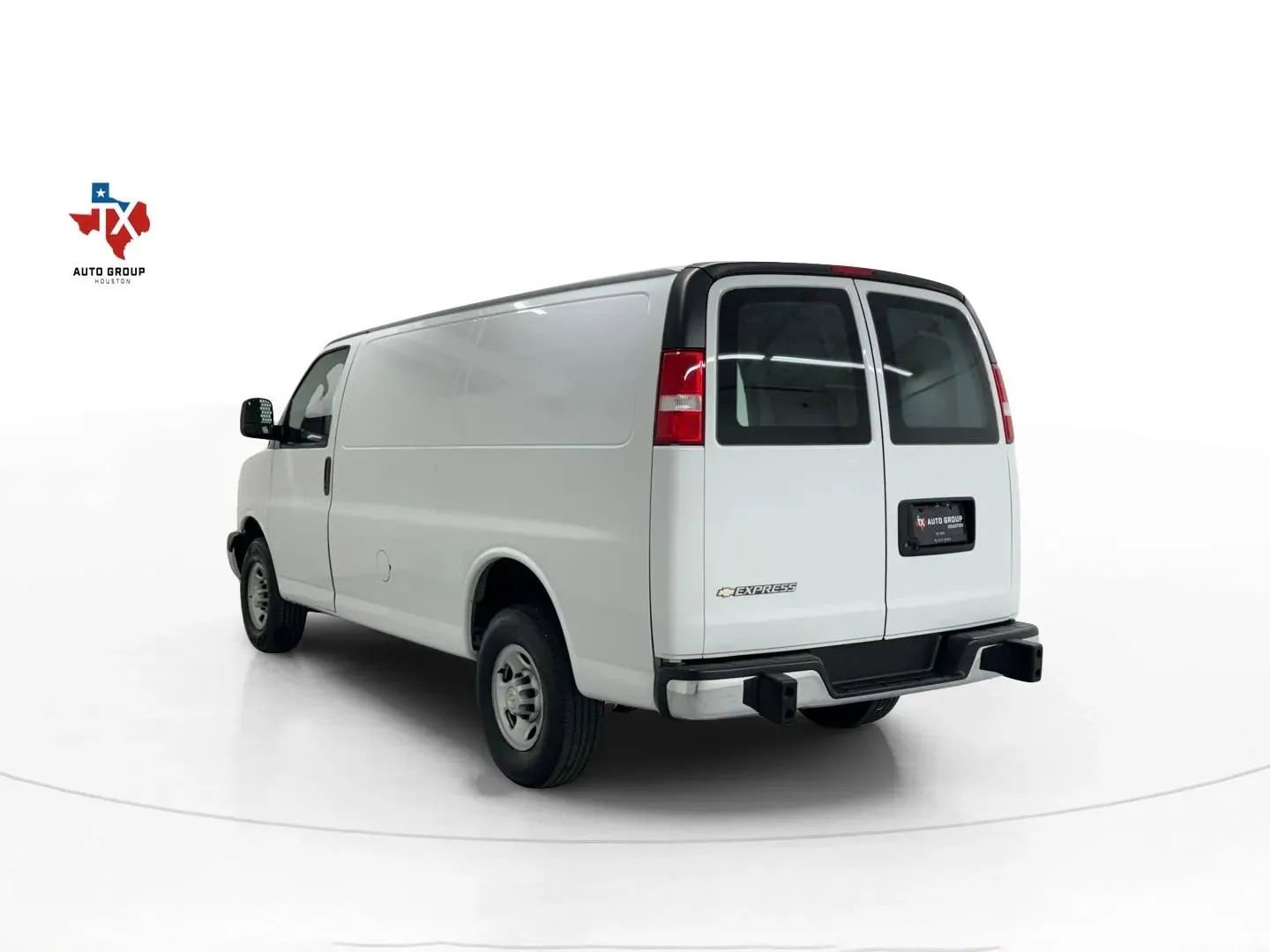 Used 2021 Chevrolet Express 2500 w/ Driver Convenience Package image 4