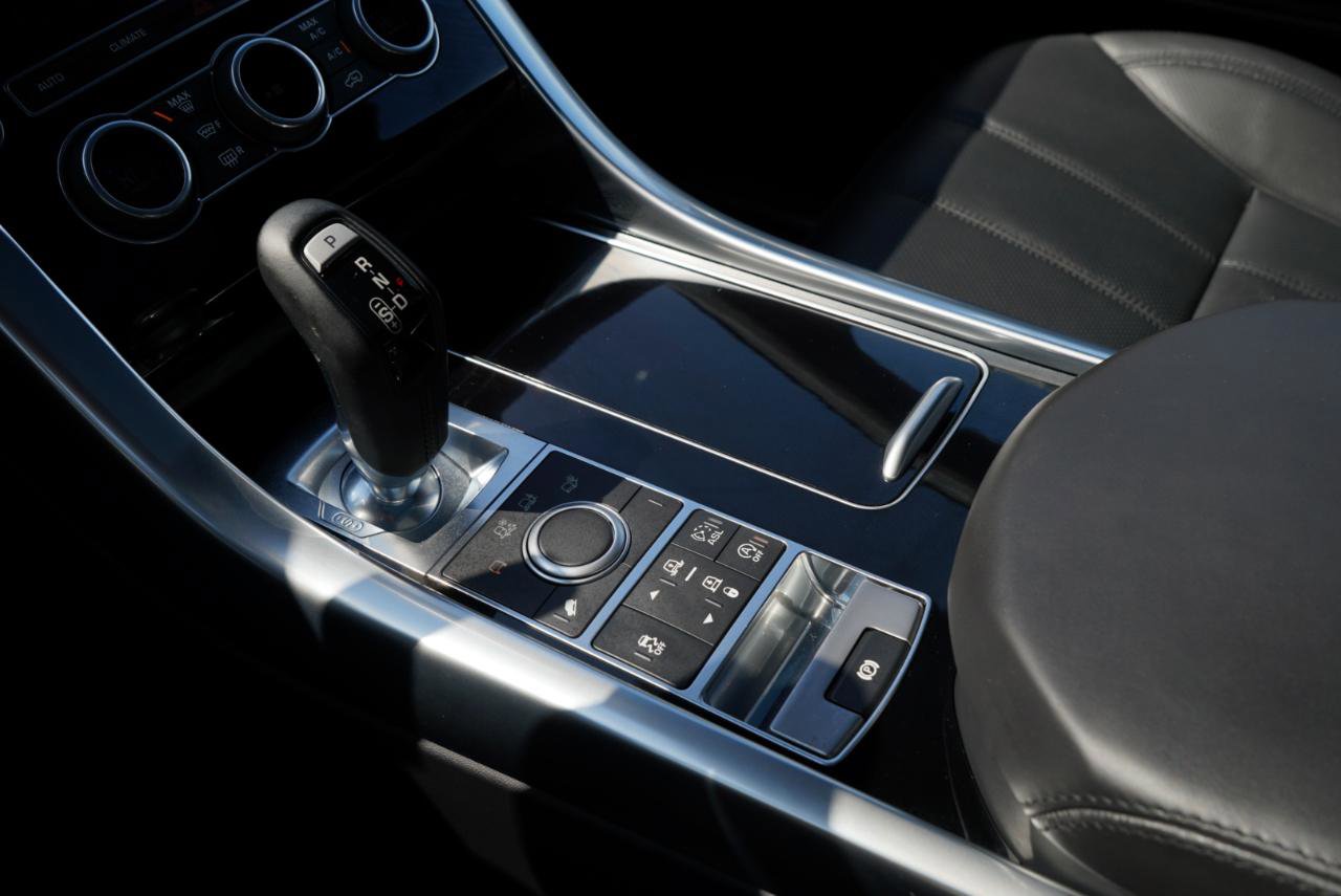 Used 2016 Land Rover Range Rover Sport HSE image 40